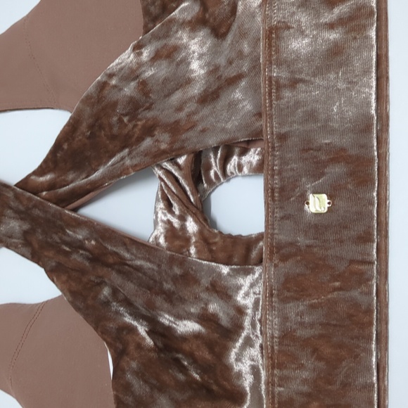 NWT Fabletics Oasis Crushed Velour Twist Sports Bra - Picture 6 of 13